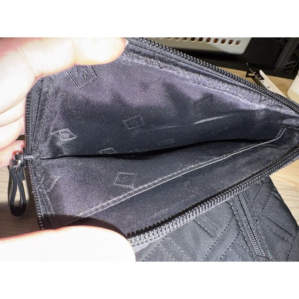 Vera Bradley Classic Black Wallet And Wristlet quilted, clean